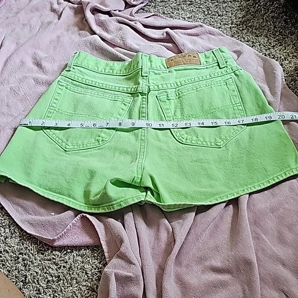 Riders Neon Green Jean Shorts in Women's Size 29 Waist EUC - Picture 11 of 11